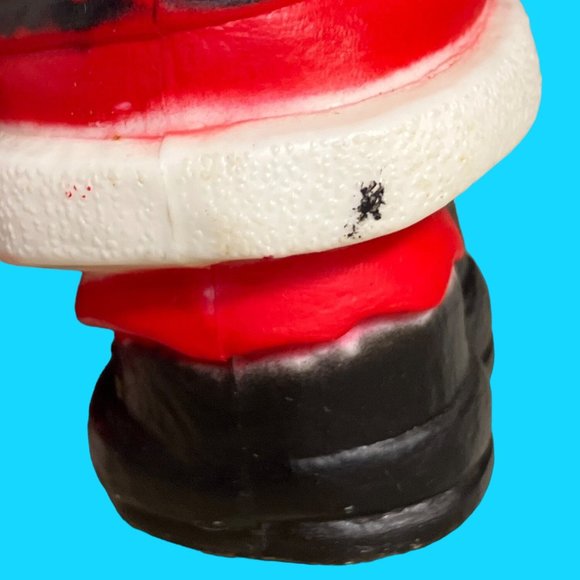 Santa and Mrs Claus Salt and Pepper Shaker Set - Picture 8 of 12